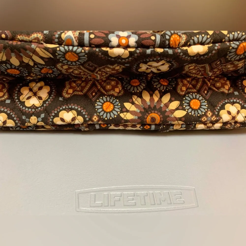 Vera Bradley Shoulder Bag with Retired Canyon Pattern and Kiss-Lock Closure - Picture 7 of 14